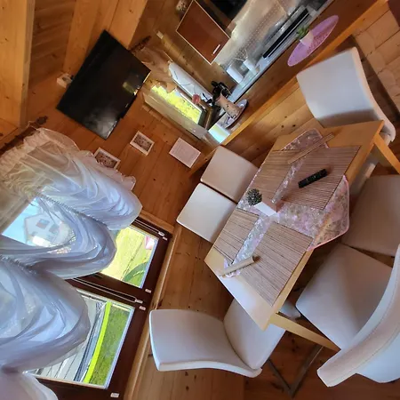 Letniskowe Paradise 度假居 *